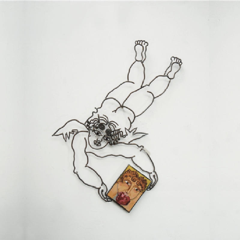 La manzana cayó en mi cabeza.